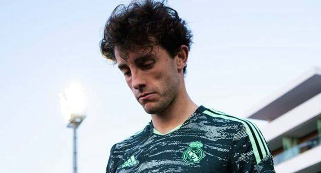 Álvaro Odriozola, antes de un entrenamiento con el Real Madrid.
