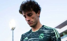 Álvaro Odriozola, antes de un entrenamiento con el Real Madrid.