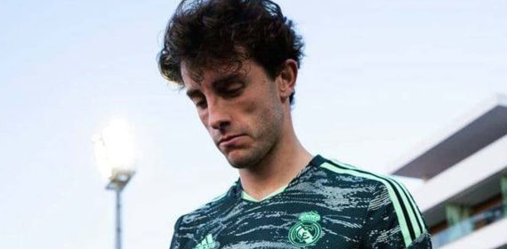 Álvaro Odriozola, antes de un entrenamiento con el Real Madrid.