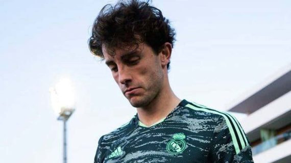 Álvaro Odriozola, antes de un entrenamiento con el Real Madrid.