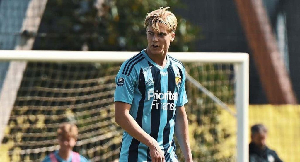 Lucas Bergvall, durante un partido con su club.