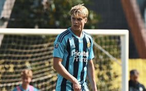 Lucas Bergvall, durante un partido con su club.