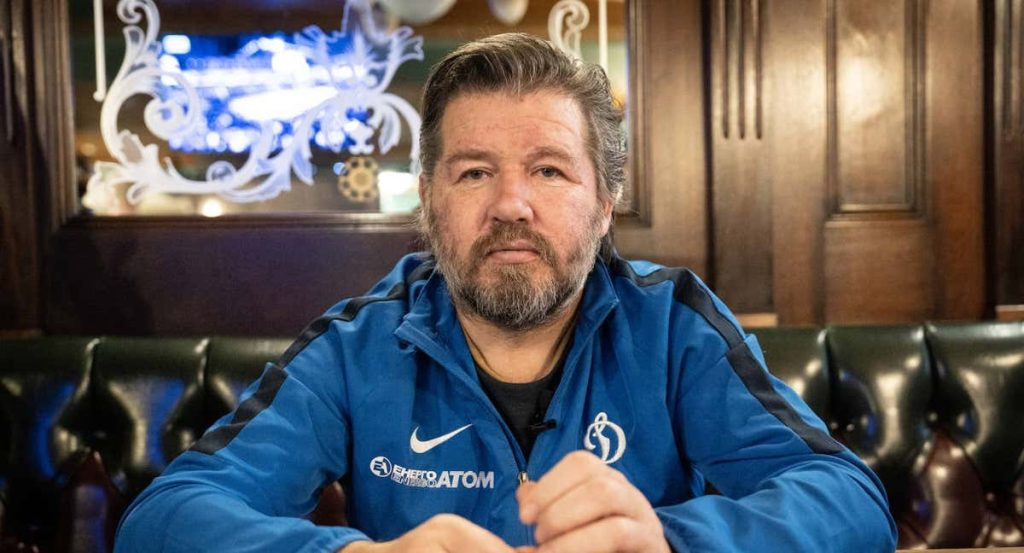 Oleg Salenko posa para Relevo en Kiev.