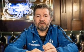 Oleg Salenko posa para Relevo en Kiev.