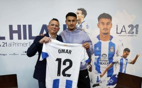 Ramon Guerrero, director de la Residencia, junto a Omar El Hilali, en su renovación.