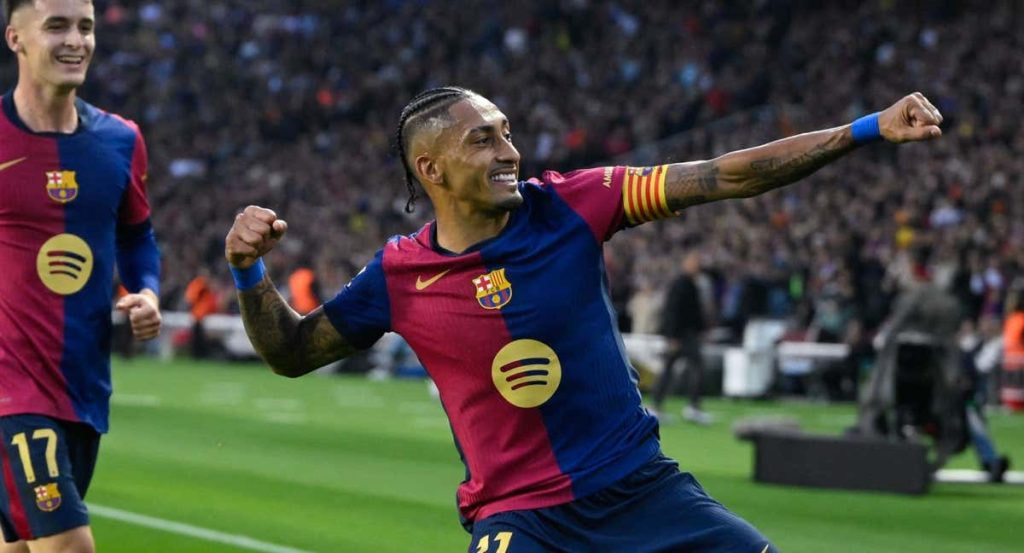 Raphinha celebra un gol con el Barcelona.