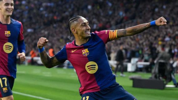 Raphinha celebra un gol con el Barcelona.