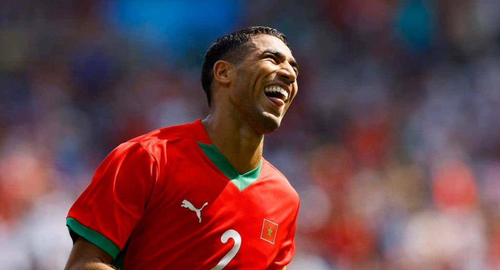 Achraf Hakimi durante un partido de la selección de Marruecos.
