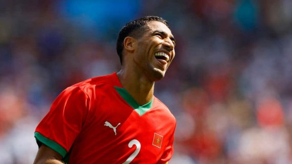 Achraf Hakimi durante un partido de la selección de Marruecos.