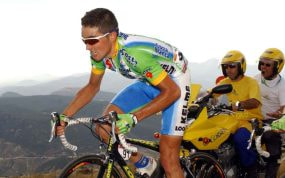 Óscar Sevilla en las filas del Kelme, en La Vuelta de 2003.