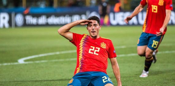 Fornals celebra un gol con la selección española.