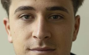 Pablo Torre posa para Relevo tras la entrevista.