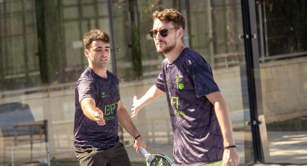 Dos jugadores disputan una prueba del circuito.