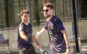 Dos jugadores disputan una prueba del circuito.