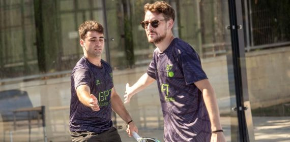 Dos jugadores disputan una prueba del circuito.
