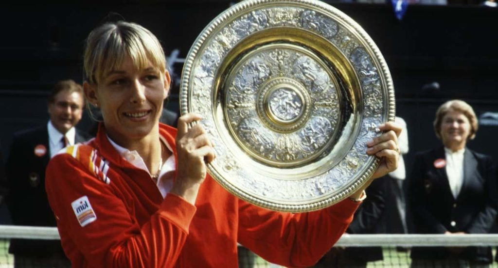 Martina Navratilova con su Wimbledon ganado en 1982.