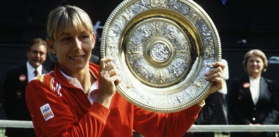 Martina Navratilova con su Wimbledon ganado en 1982.