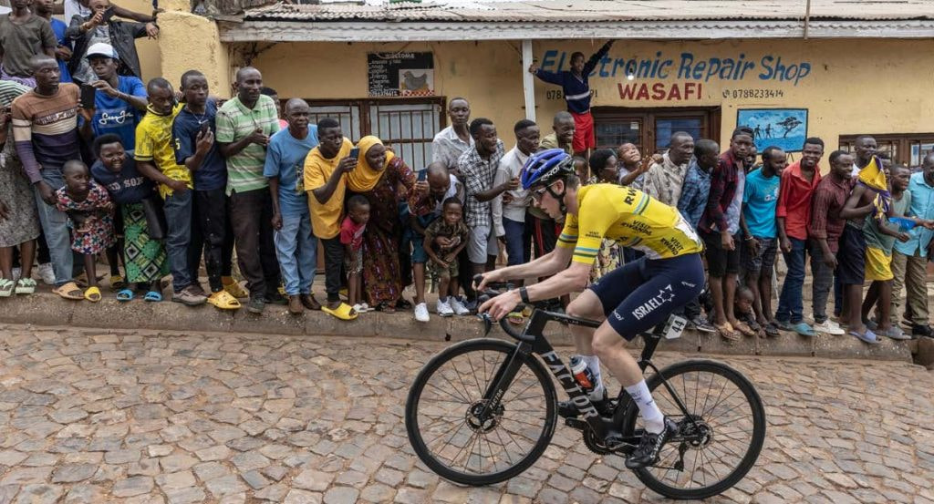 El británico Joseph Blackmore, con el maillot de líder del Tour de Ruanda del pasado año.