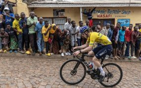 El británico Joseph Blackmore, con el maillot de líder del Tour de Ruanda del pasado año.