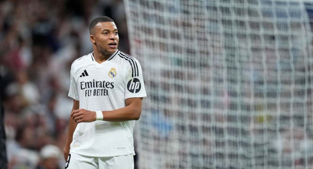 Kylian Mbappé, durante un partido del Real Madrid en el Santiago Bernabéu.
