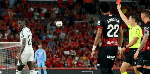 Mendy, tras su expulsión en Mallorca.