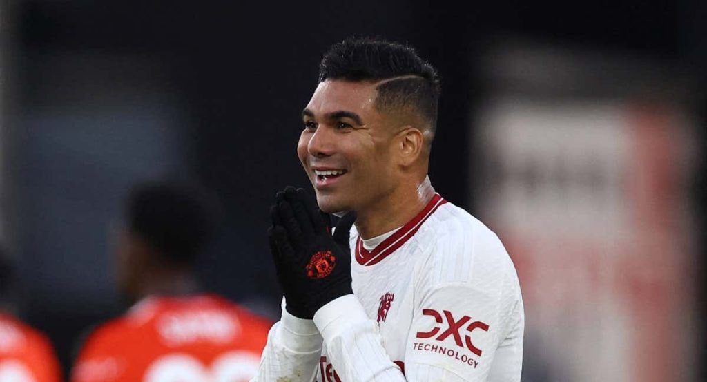 Casemiro, durante un partido con el Manchester United.