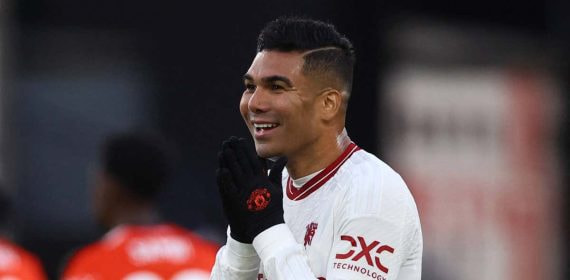 Casemiro, durante un partido con el Manchester United.