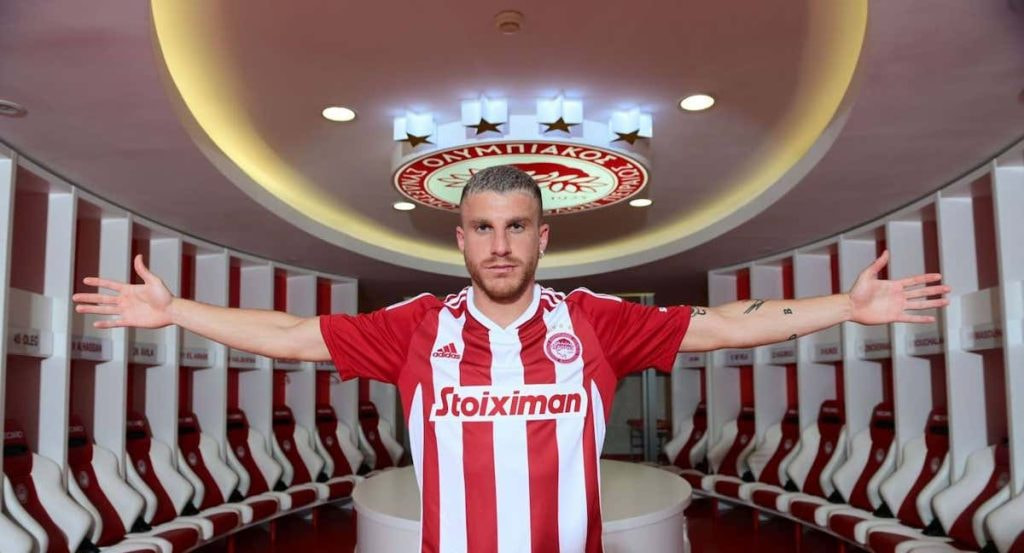 Pep Biel durante su presentación en Olympiacos.