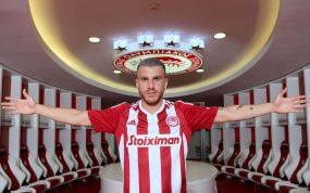 Pep Biel durante su presentación en Olympiacos.