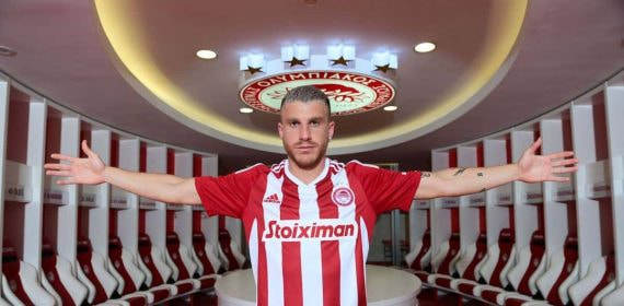 Pep Biel durante su presentación en Olympiacos.