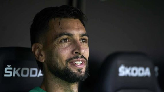 Javier Pastore, en el banquillo durante su etapa en el Elche.
