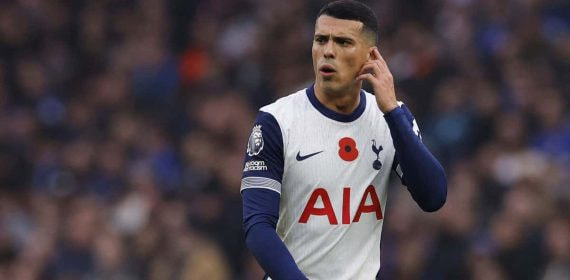 Pedro Porro, en el último partido del Tottenham.