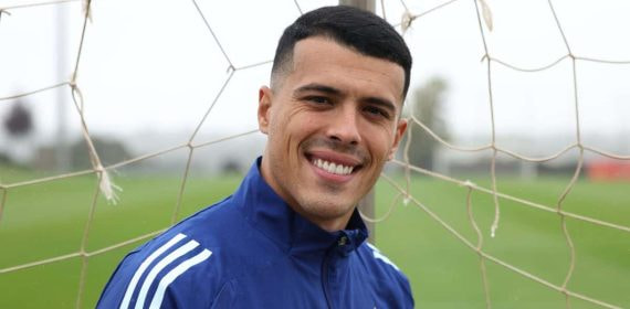 Pedro Porro posa para Relevo en la Ciudad del Fútbol.