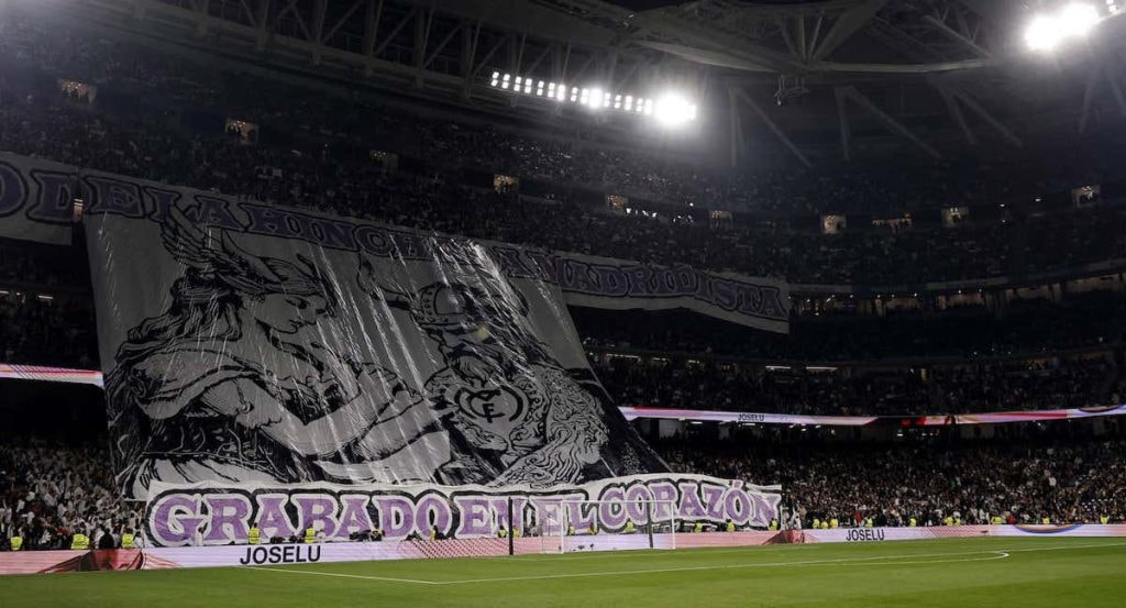 Tifo del Real Madrid antes del partido contra el Atlético.