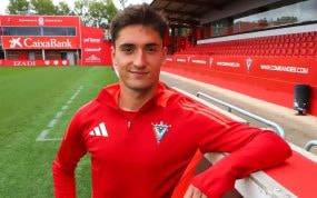 Jon Gorrotxategi, del Mirandés, cedido por la Real Sociedad.