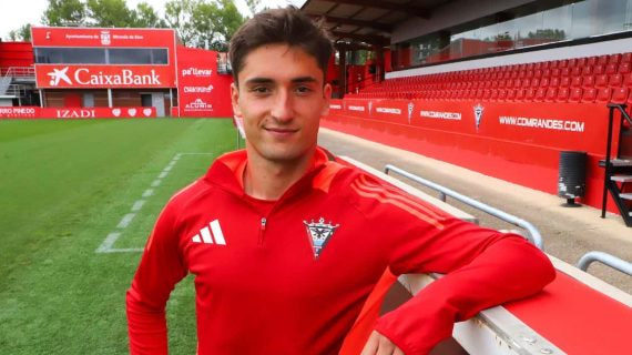Jon Gorrotxategi, del Mirandés, cedido por la Real Sociedad.