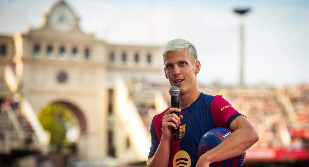 Dani Olmo durante su presentación con el Barça en el trofeo Joan Gamper.