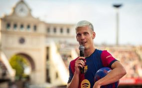 Dani Olmo durante su presentación con el Barça en el trofeo Joan Gamper.