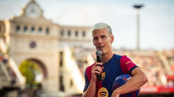 Dani Olmo durante su presentación con el Barça en el trofeo Joan Gamper.