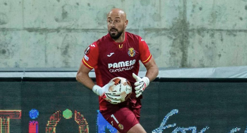 Pepe Reina con el Villarreal CF.
