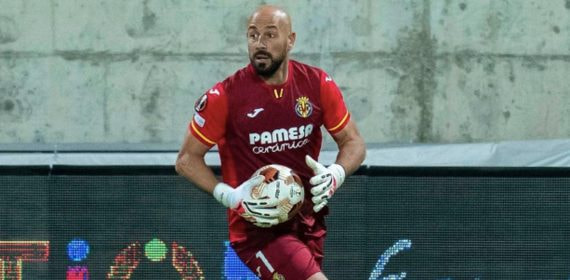Pepe Reina con el Villarreal CF.