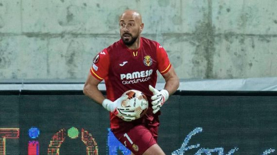 Pepe Reina con el Villarreal CF.