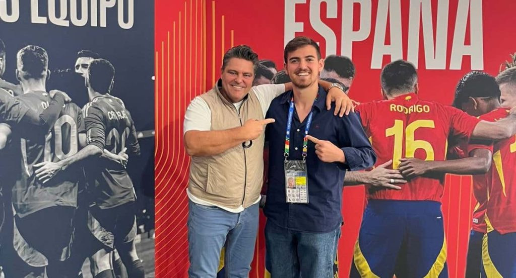 Joaquín Maroto y Manu Amor, en el Media Center de la Selección en la Eurocopa de Alemania.