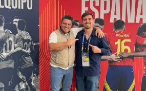Joaquín Maroto y Manu Amor, en el Media Center de la Selección en la Eurocopa de Alemania.