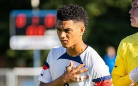 Pedro Soma, durante un partido con las categorías inferiores de la selección estadounidense.