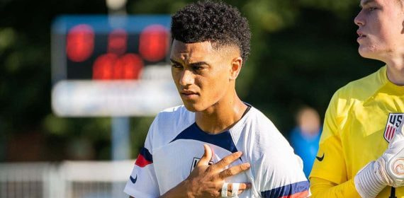Pedro Soma, durante un partido con las categorías inferiores de la selección estadounidense.