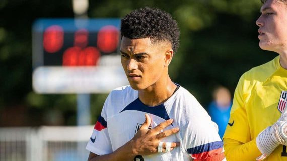Pedro Soma, durante un partido con las categorías inferiores de la selección estadounidense.