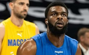 Josh Nebo, jugador del Maccabi.