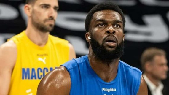Josh Nebo, jugador del Maccabi.