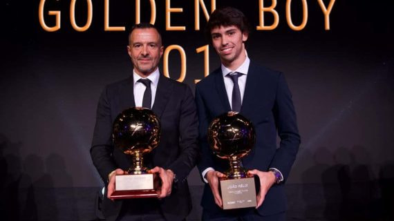 Jorge Mendes y Joao Felix, durante la entrega del Golden Boy.
